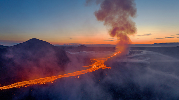 利特里赫鲁图尔火山1.jpg